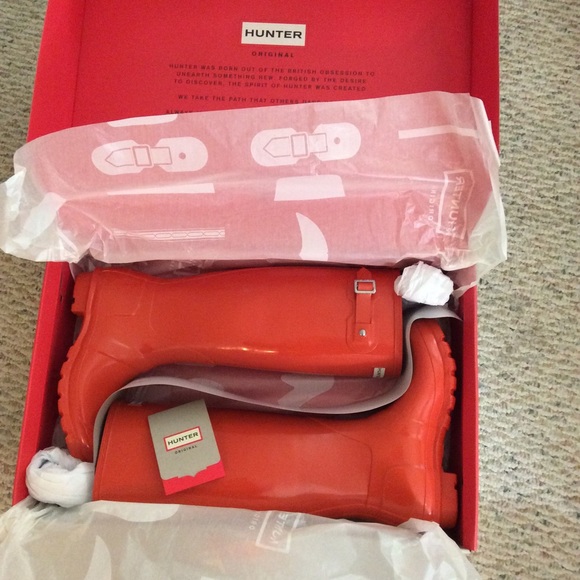 🆕 HUNTER tall orange gloss boots- size 8 - Picture 2 of 8